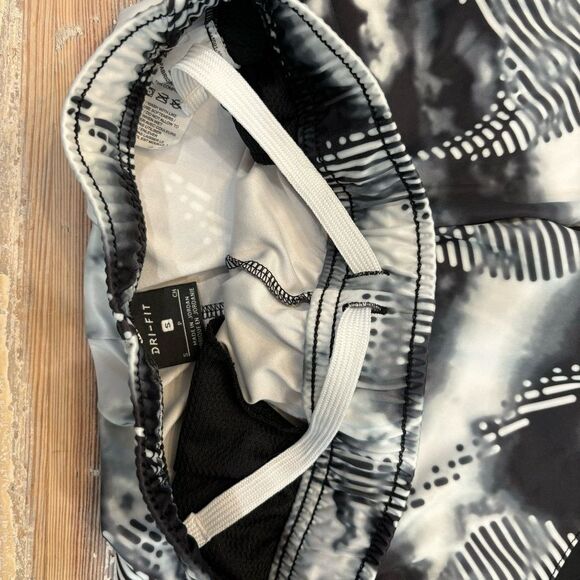 Nike Dri-Fit Athletic Shorts Boys Small - Picture 8 of 11